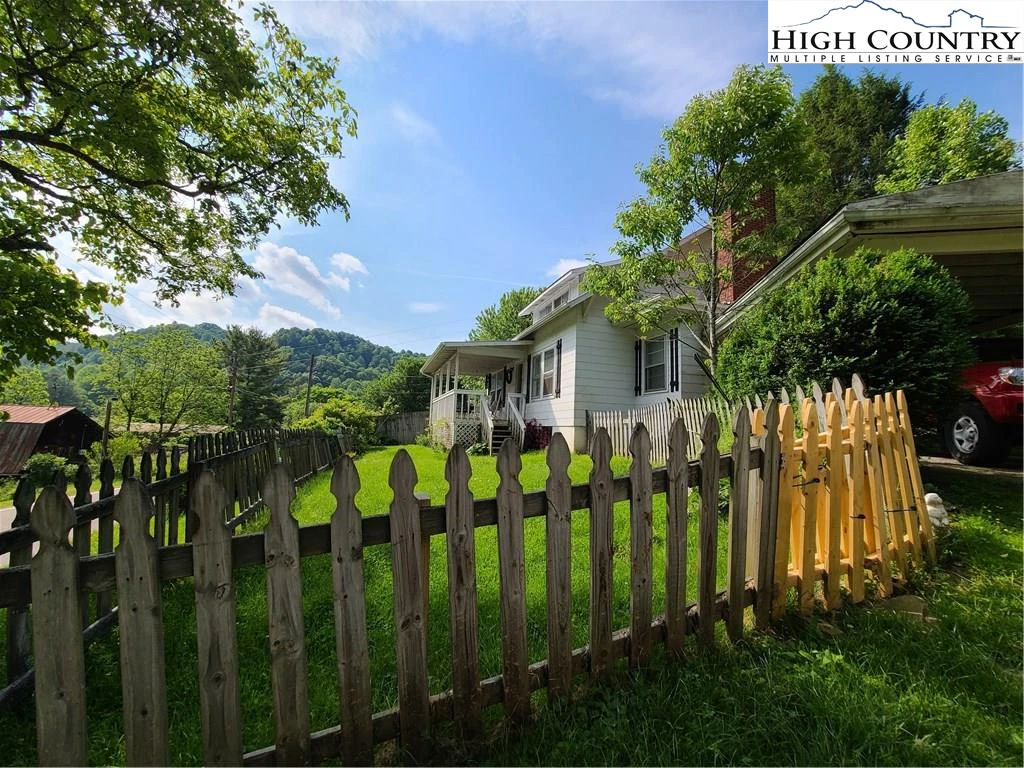 Image number 17 for the current listing