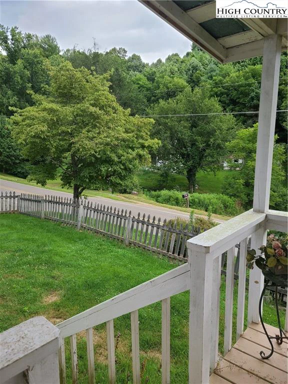 Image number 18 for the current listing