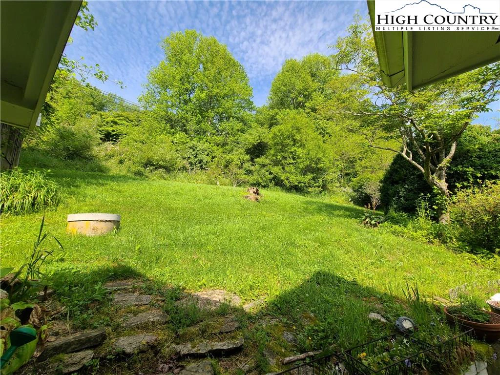 Image number 28 for the current listing