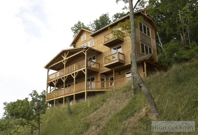 Image number 1 for the current listing
