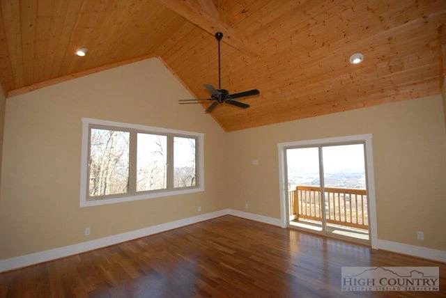 Image number 18 for the current listing