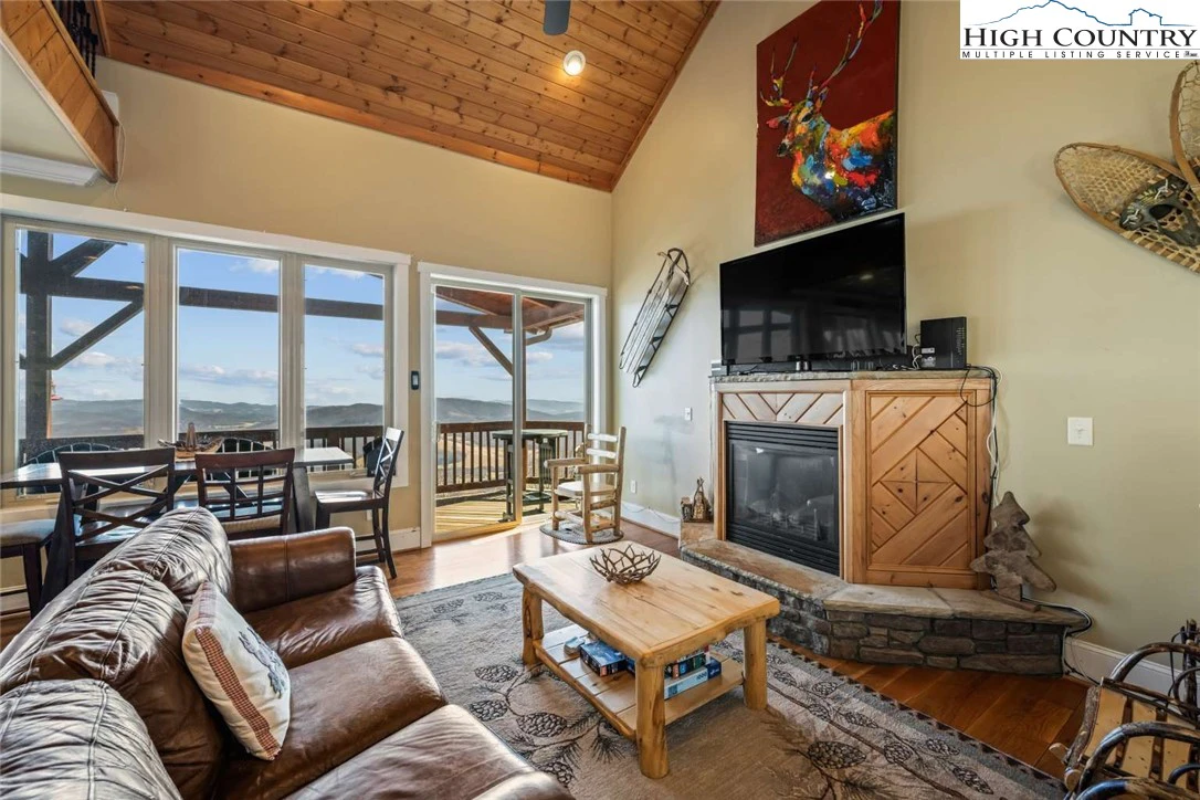Image number 16 for the current listing