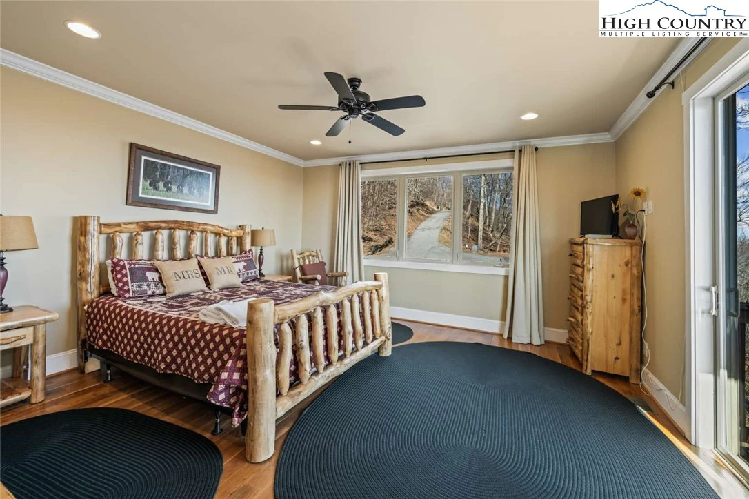 Image number 6 for the current listing