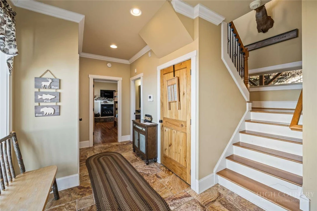Image number 3 for the current listing