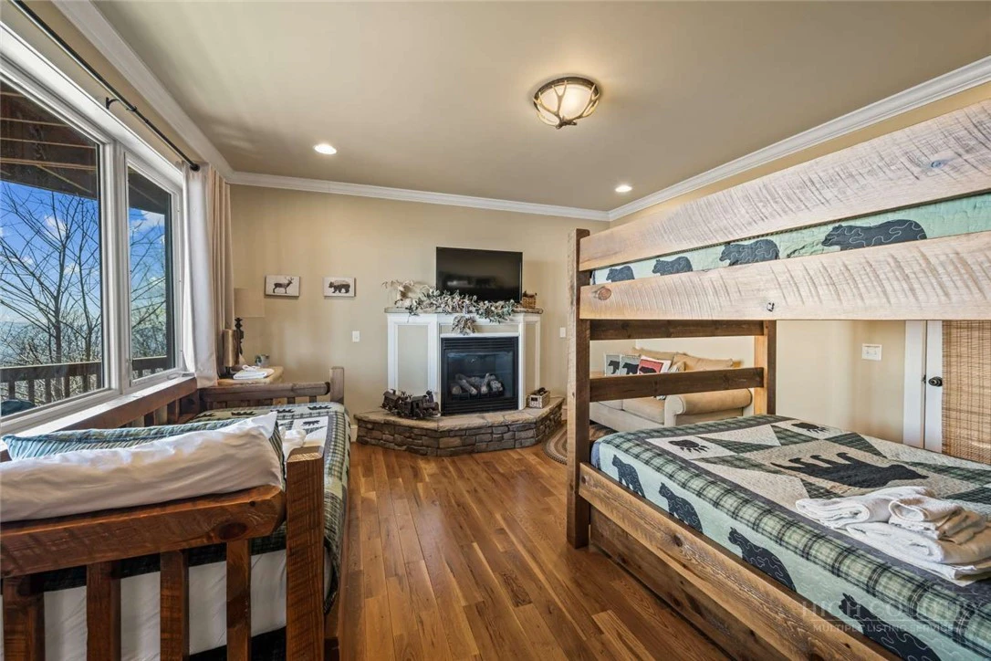 Image number 5 for the current listing