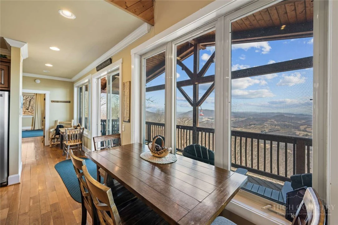 Image number 7 for the current listing