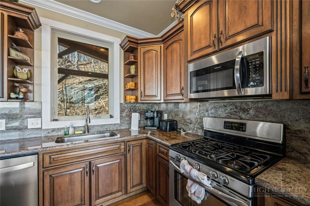 Image number 9 for the current listing