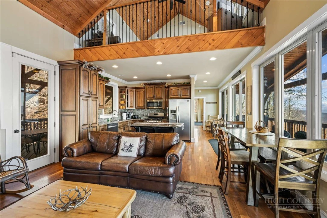 Image number 12 for the current listing