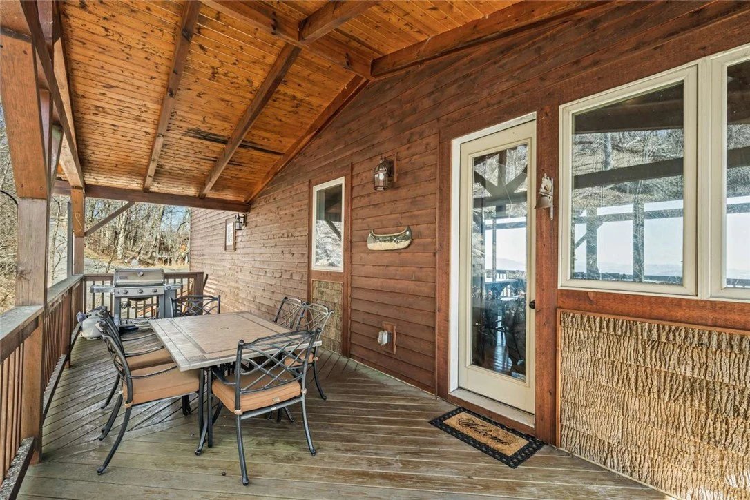 Image number 13 for the current listing