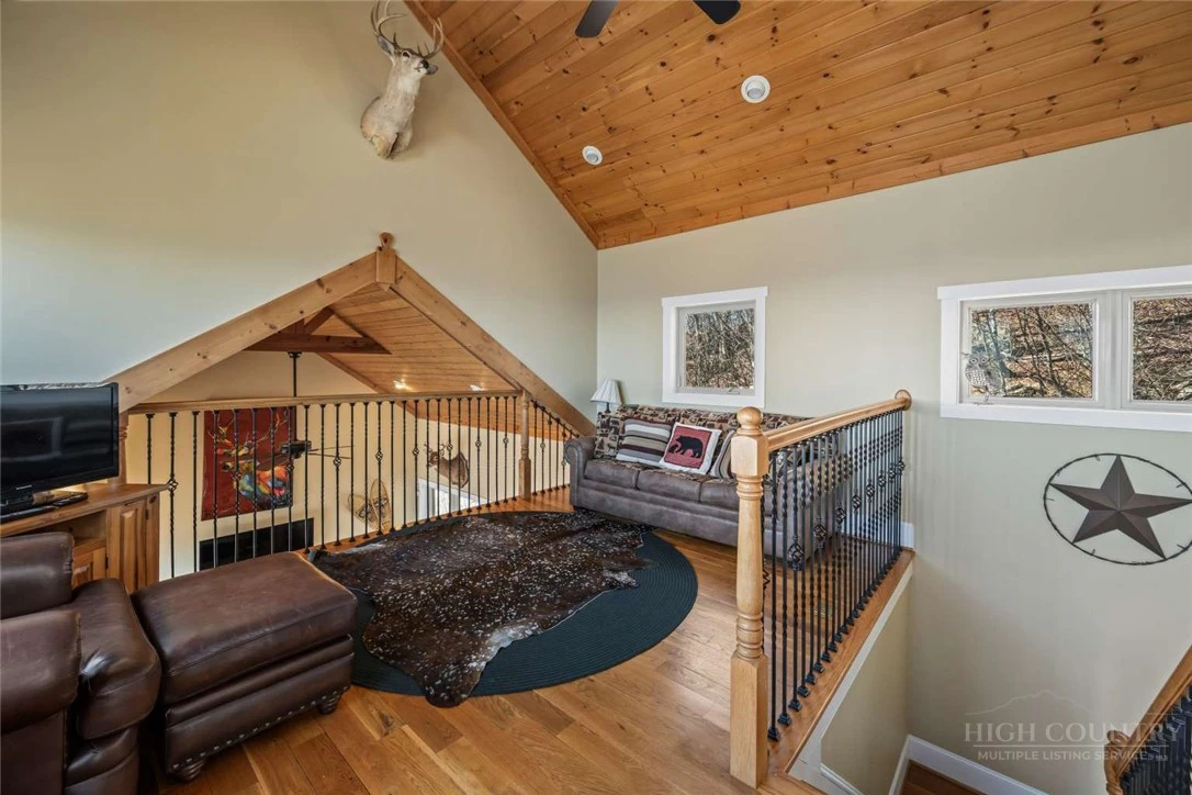 Image number 20 for the current listing