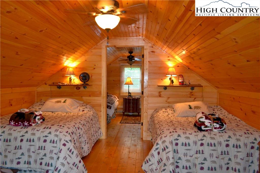Image number 11 for the current listing