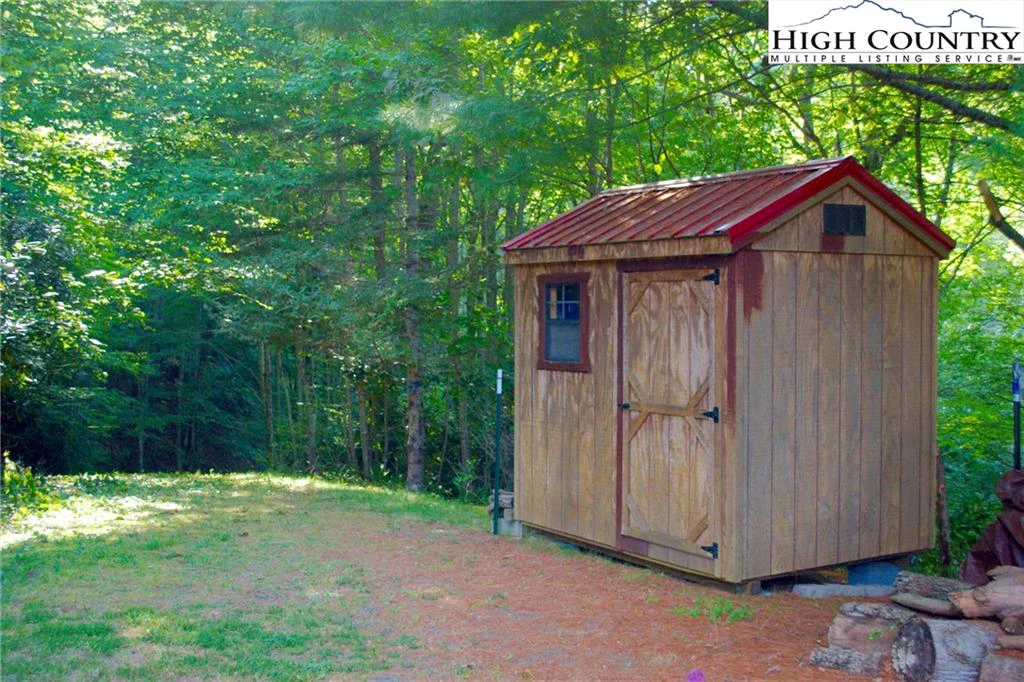 Image number 17 for the current listing