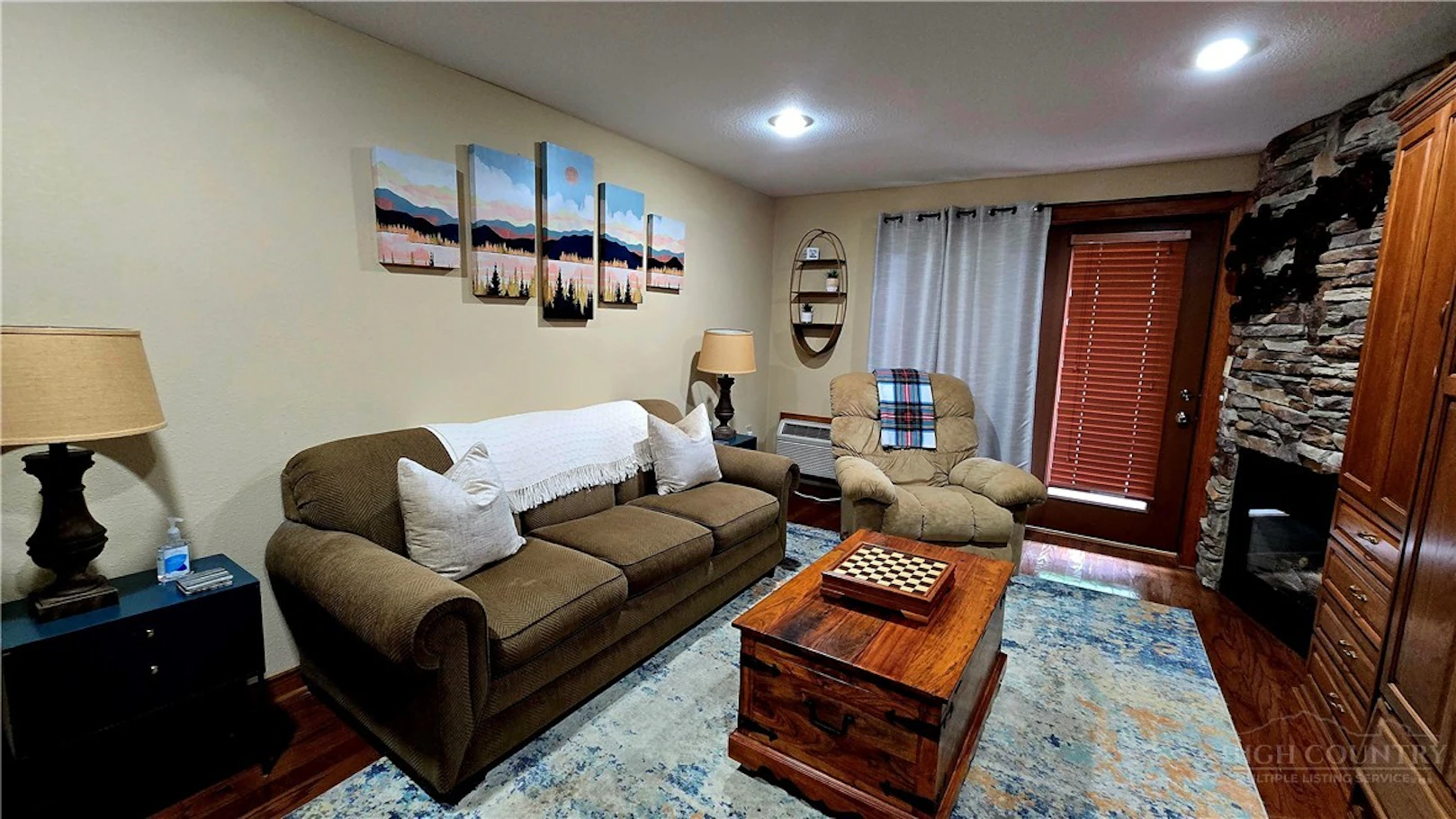 Image number 4 for the current listing