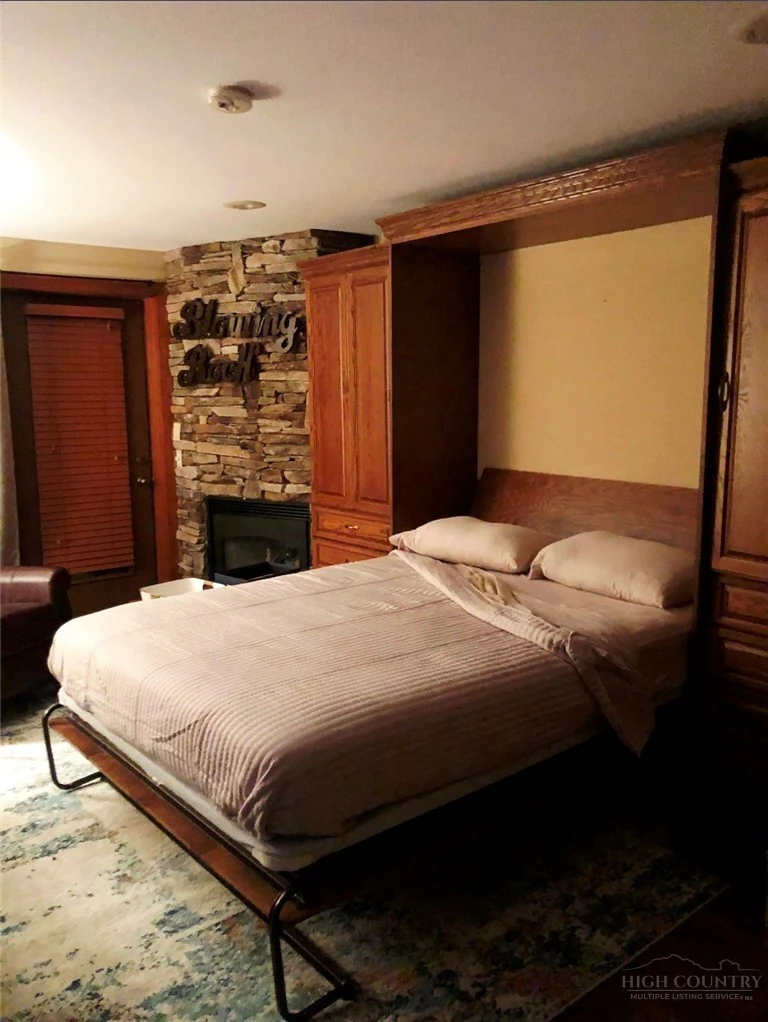 Image number 7 for the current listing