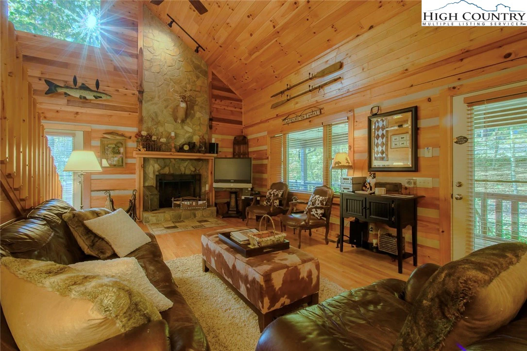 Image number 21 for the current listing