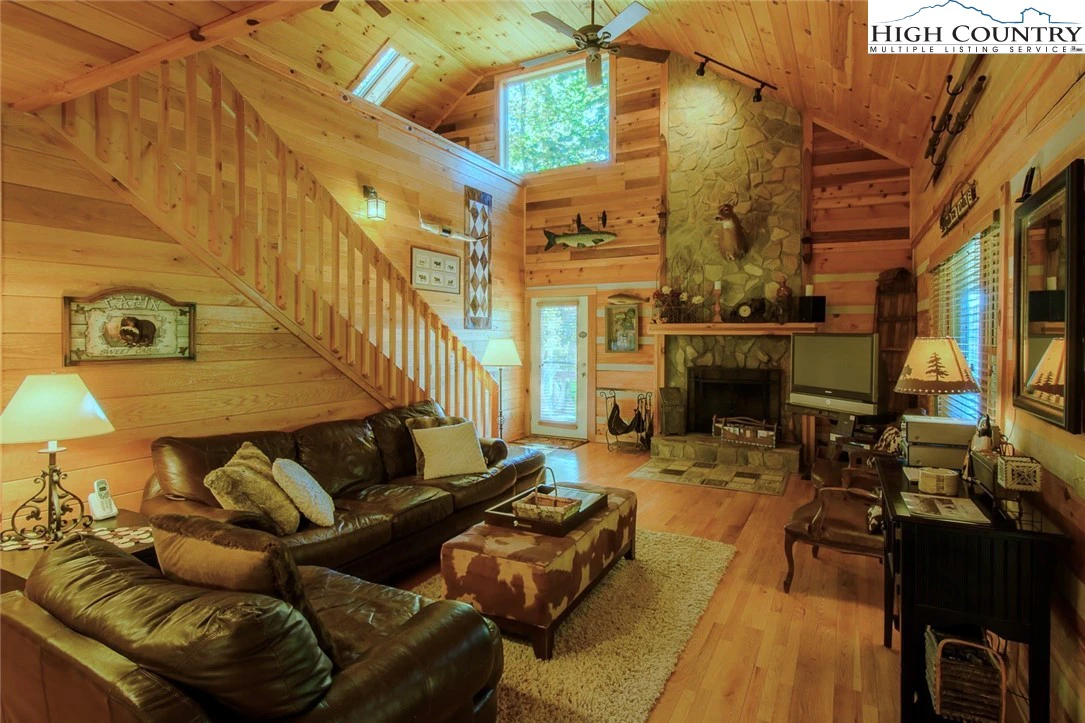 Image number 20 for the current listing