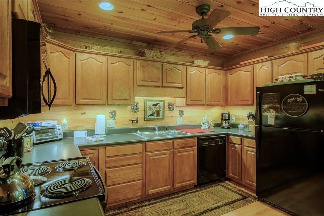 Image number 16 for the current listing
