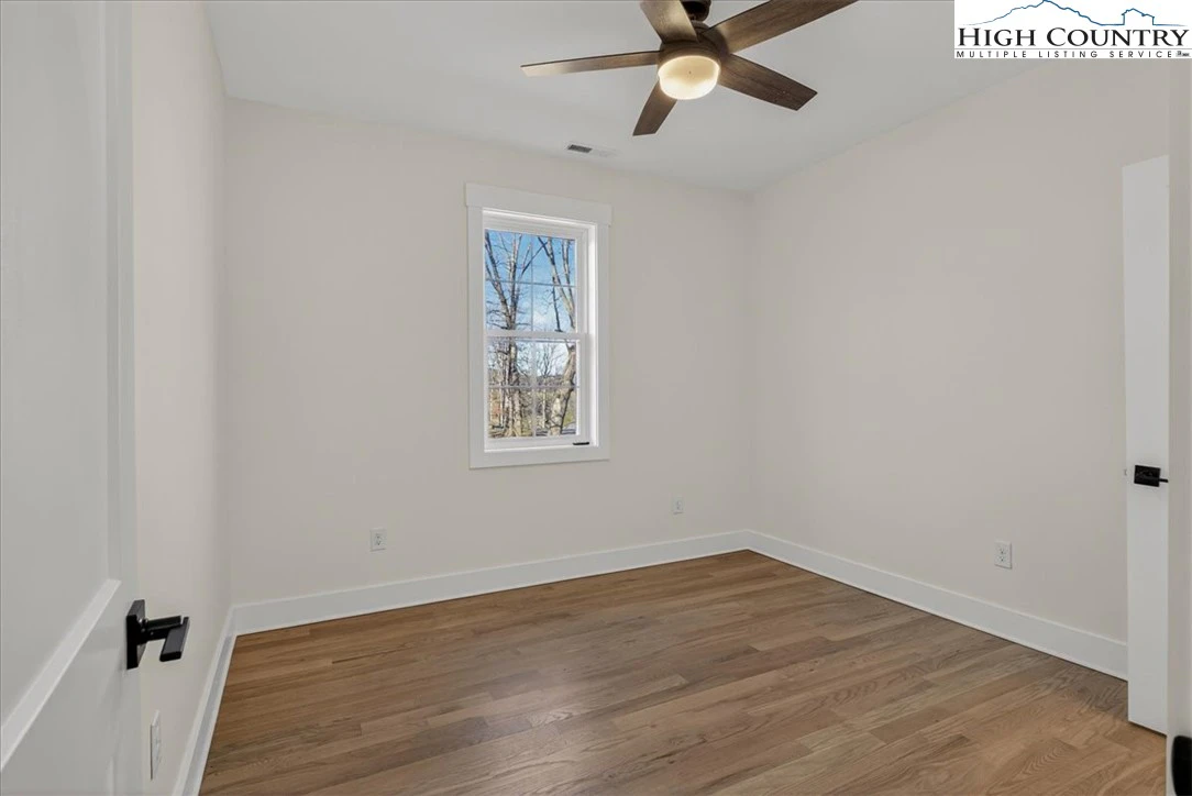 Image number 2 for the current listing