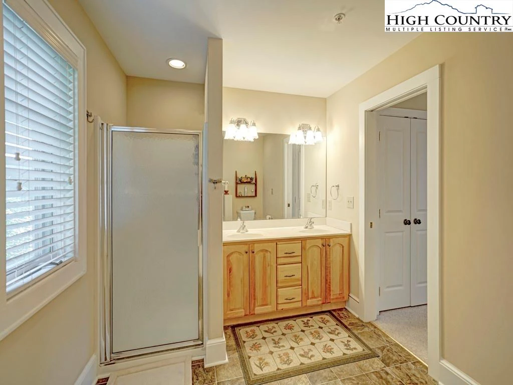 Image number 2 for the current listing