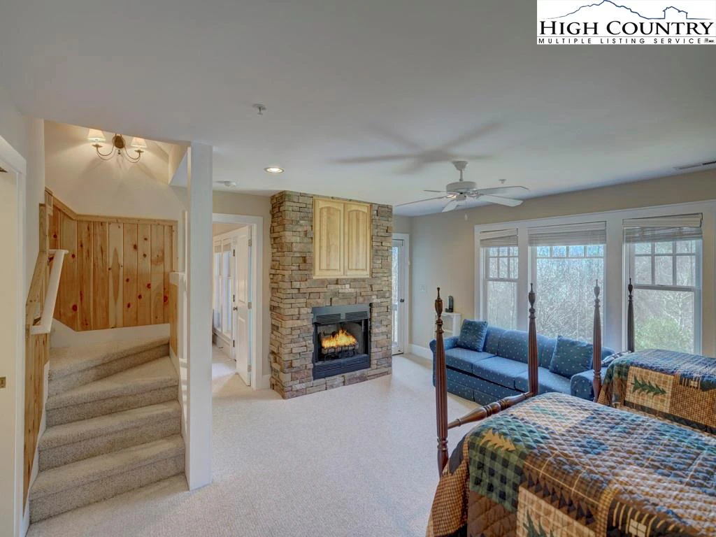 Image number 12 for the current listing