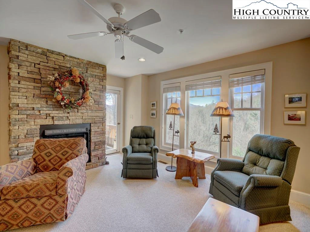 Image number 19 for the current listing