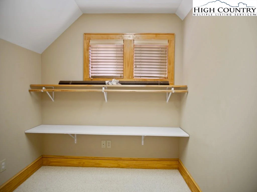Image number 3 for the current listing