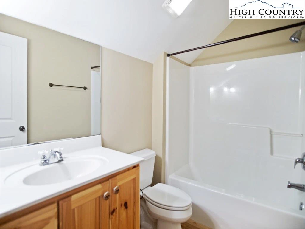 Image number 4 for the current listing