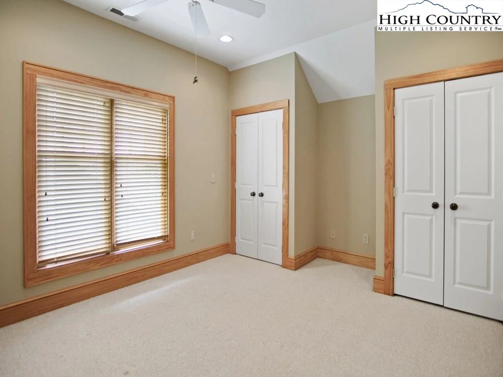 Image number 5 for the current listing