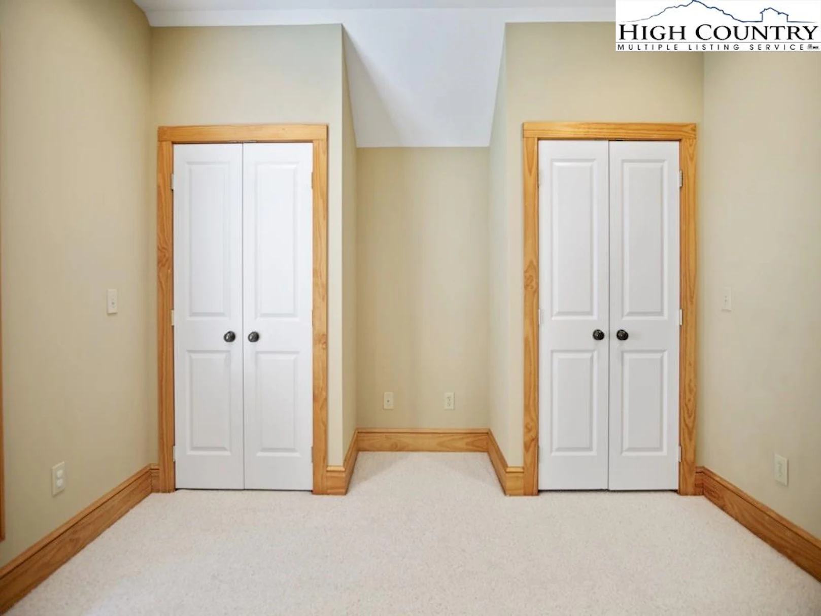 Image number 6 for the current listing