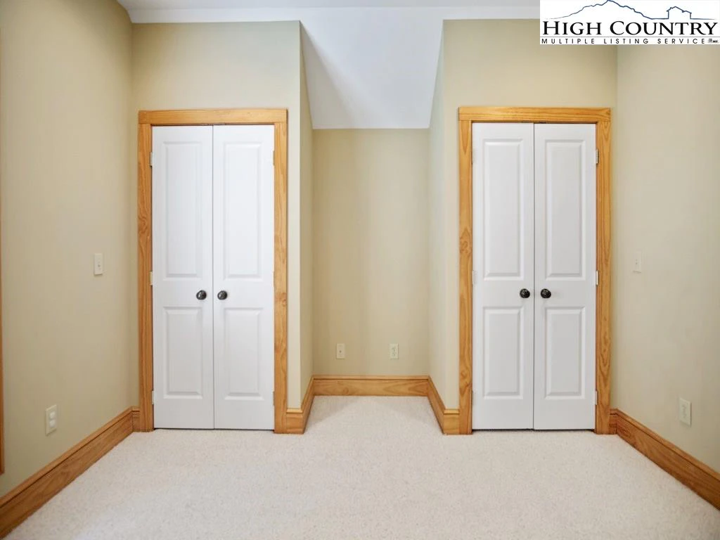 Image number 6 for the current listing