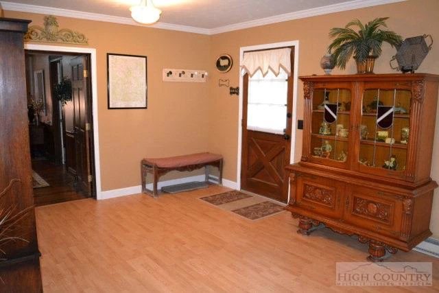 Image number 11 for the current listing