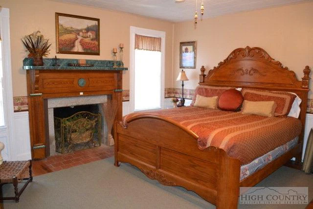 Image number 13 for the current listing