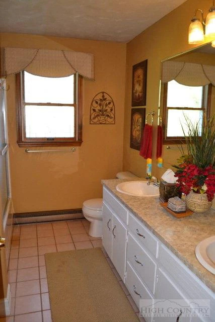 Image number 15 for the current listing