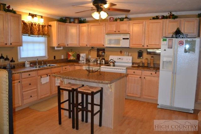 Image number 9 for the current listing