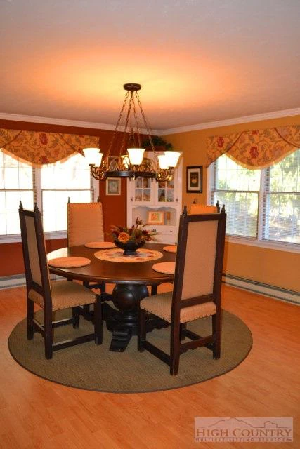 Image number 10 for the current listing
