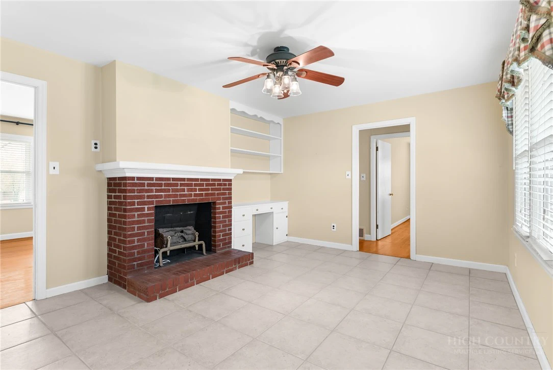 Image number 16 for the current listing