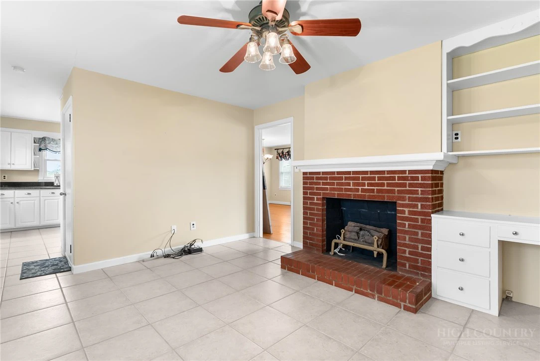 Image number 2 for the current listing