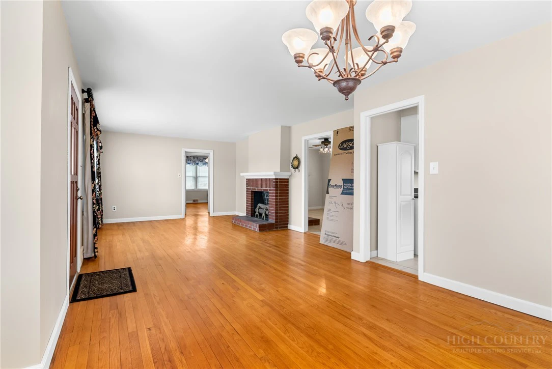 Image number 15 for the current listing
