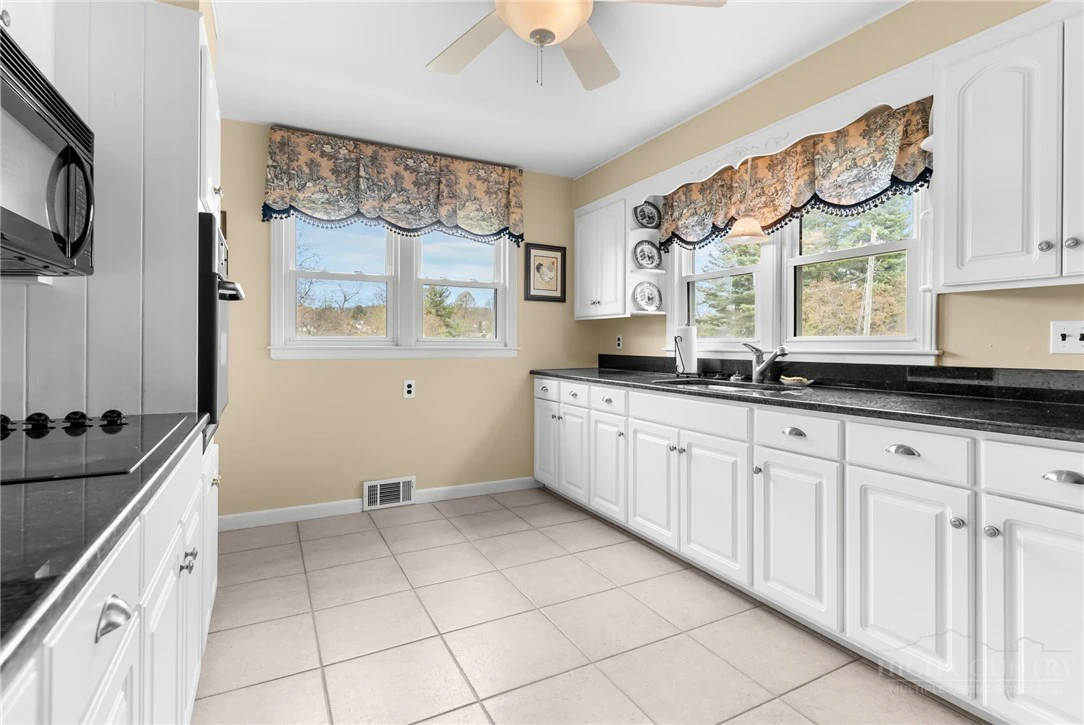 Image number 14 for the current listing