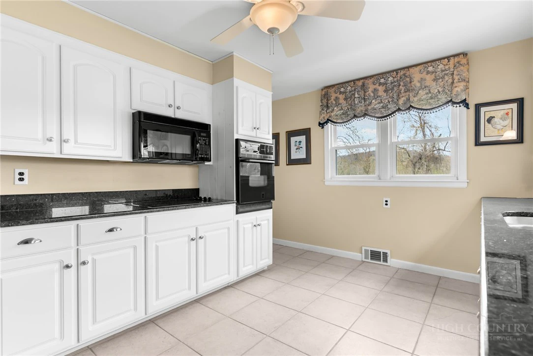 Image number 13 for the current listing