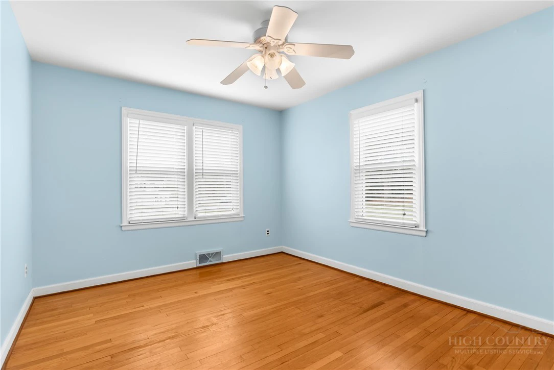 Image number 9 for the current listing