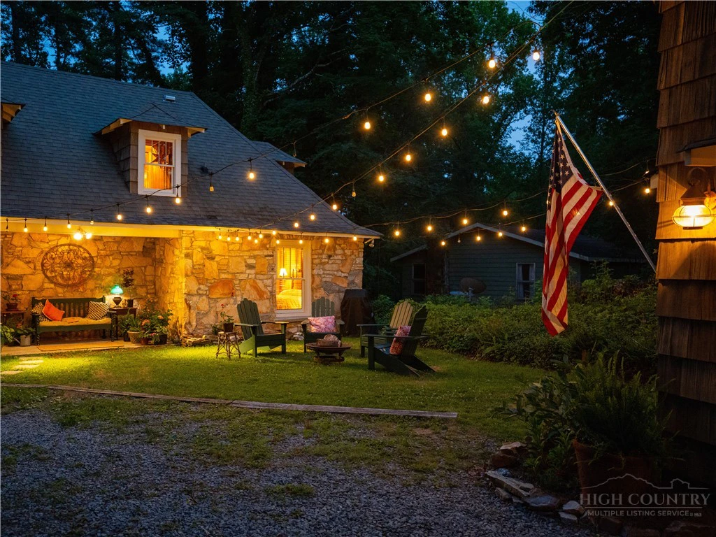 Image number 7 for the current listing