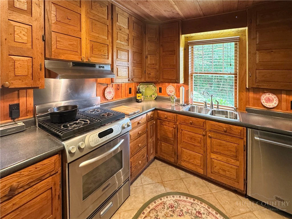 Image number 8 for the current listing