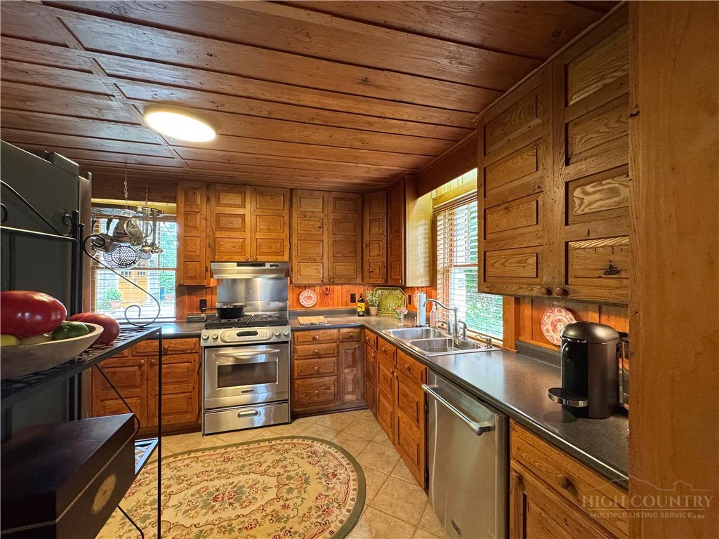 Image number 9 for the current listing