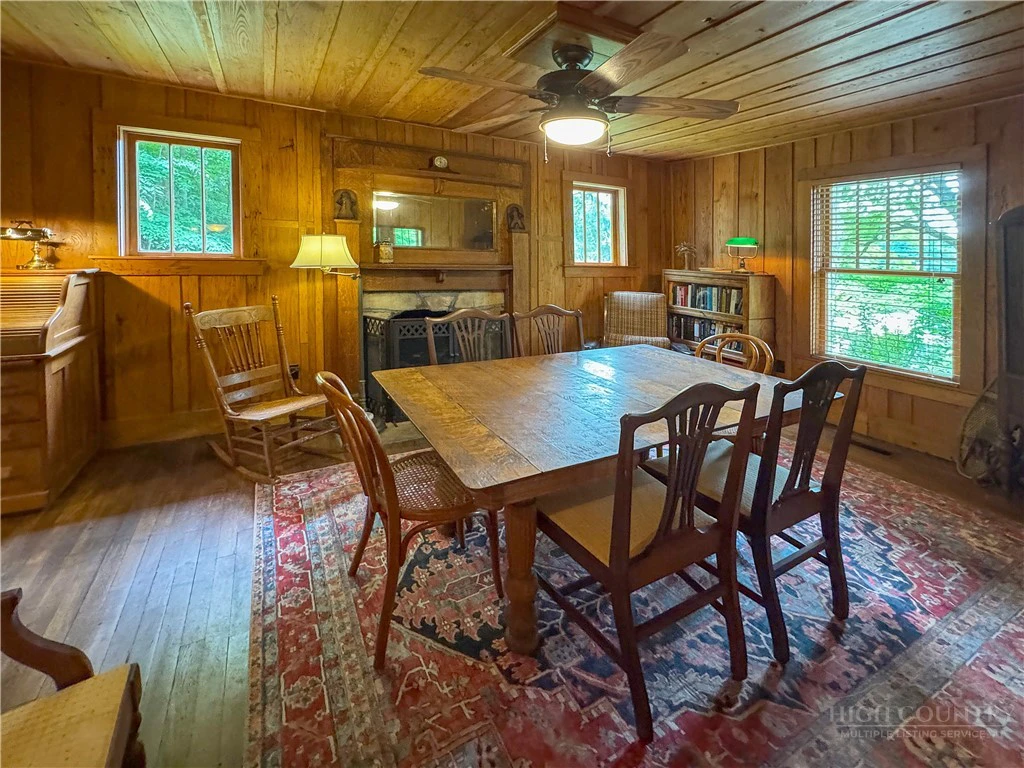 Image number 12 for the current listing