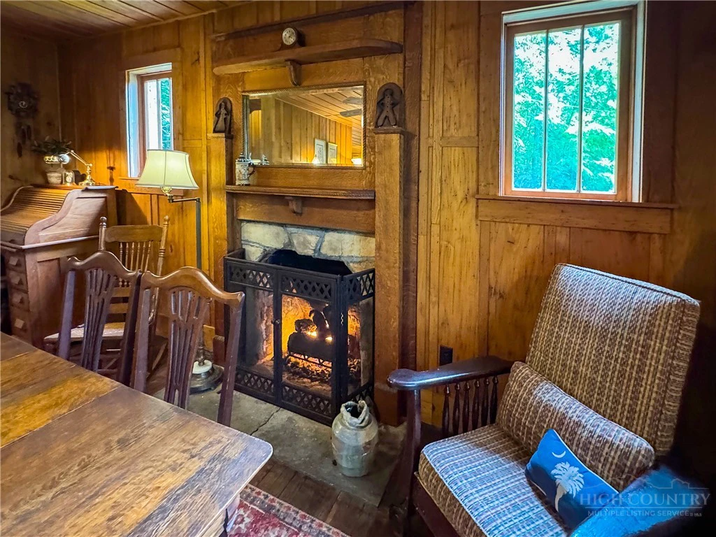 Image number 13 for the current listing