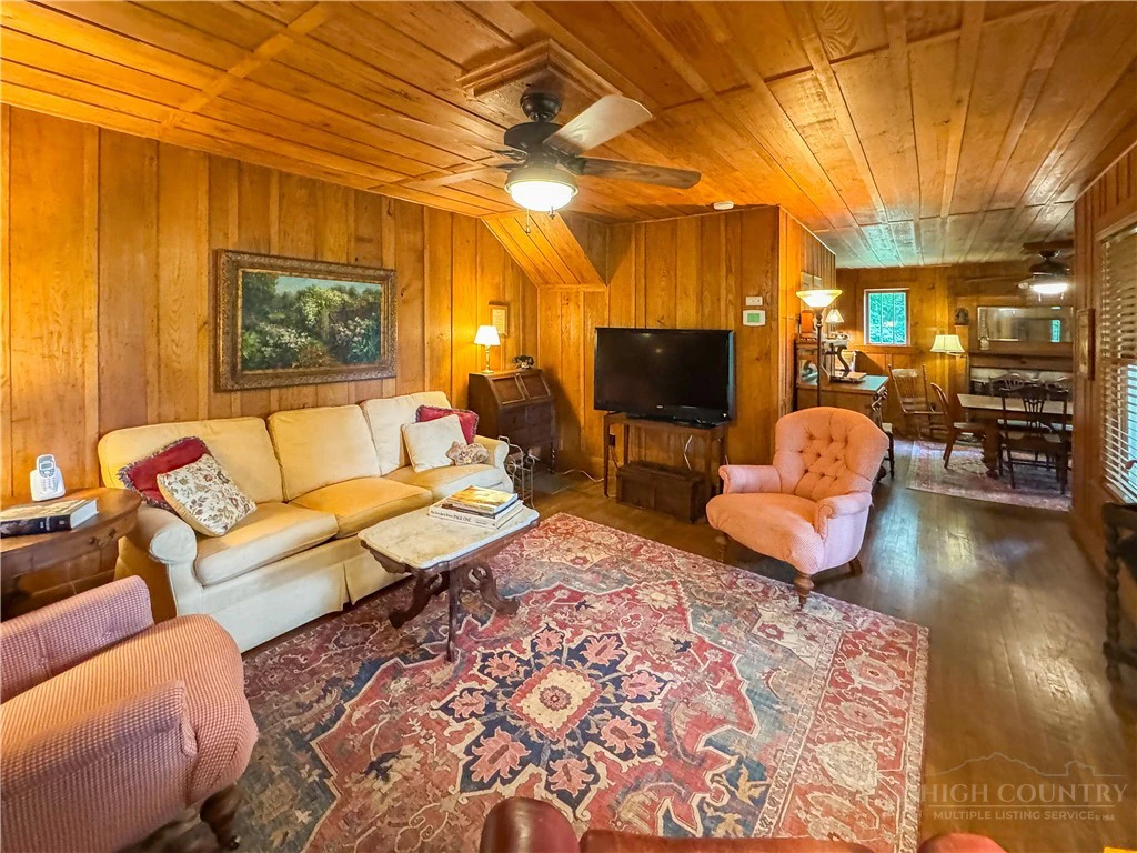 Image number 15 for the current listing