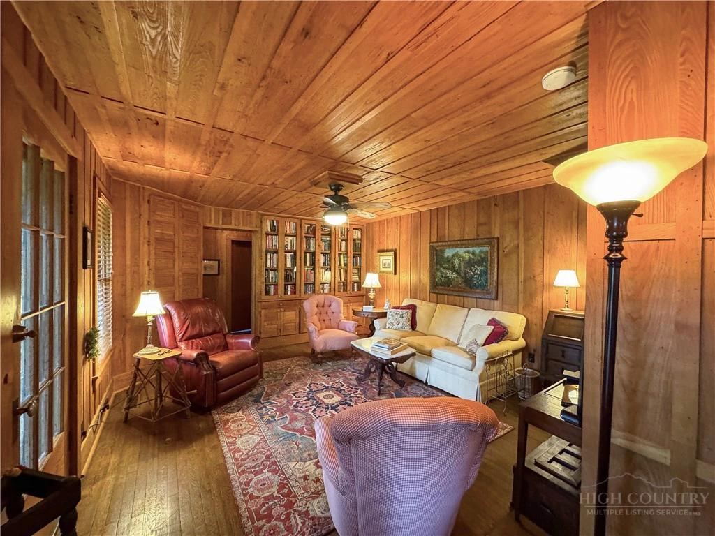 Image number 16 for the current listing