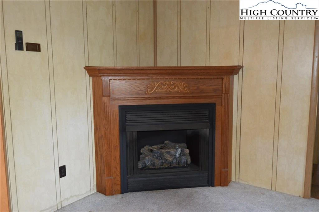 Image number 41 for the current listing