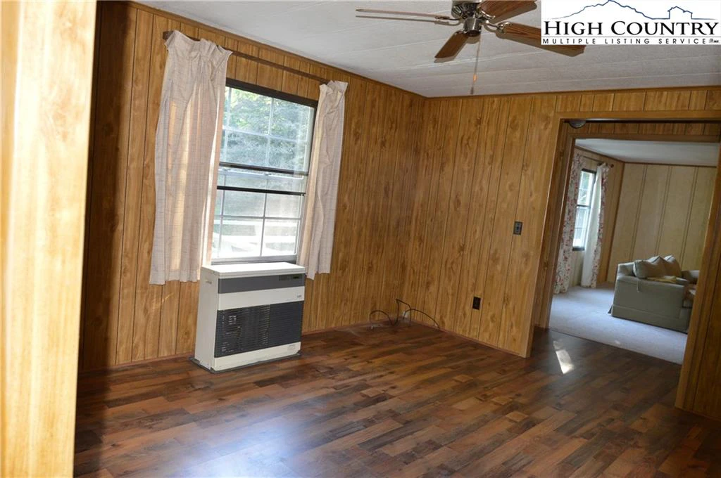 Image number 3 for the current listing